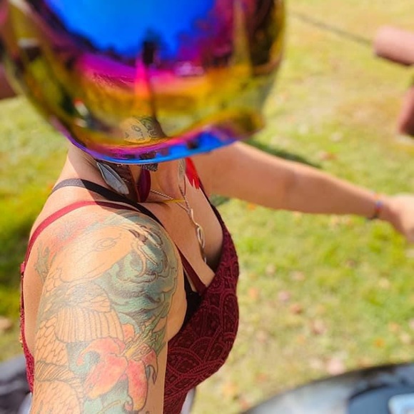 Meet your Posher, Christina - Picture 2 of 6